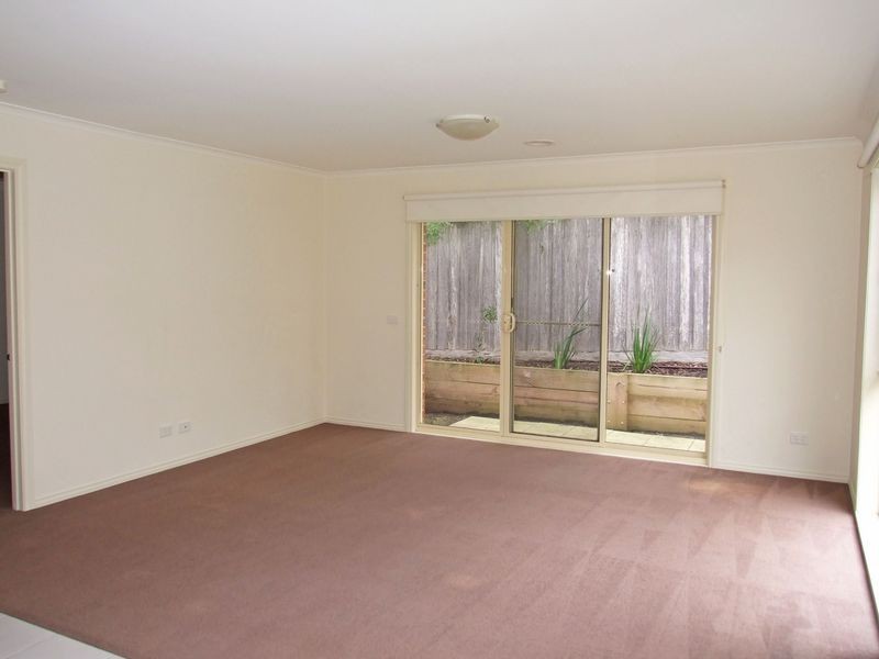 2/80 Eagle Drive, Pakenham VIC 3810