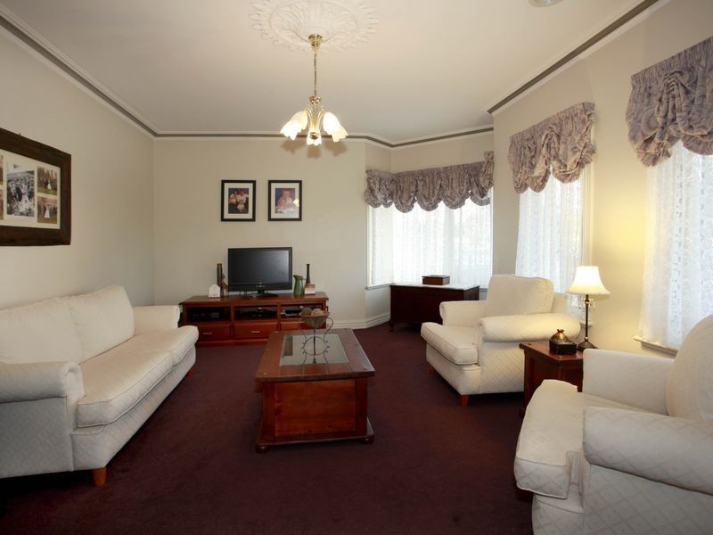 13 Colonial Way, Pakenham VIC 3810