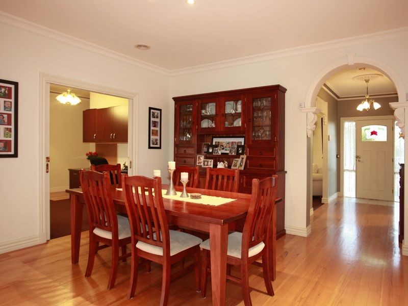 13 Colonial Way, Pakenham VIC 3810