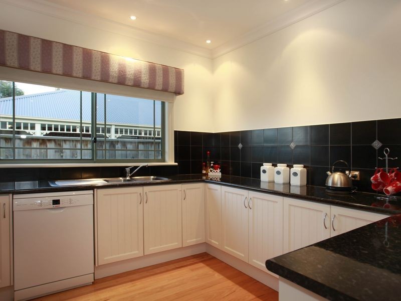 13 Colonial Way, Pakenham VIC 3810