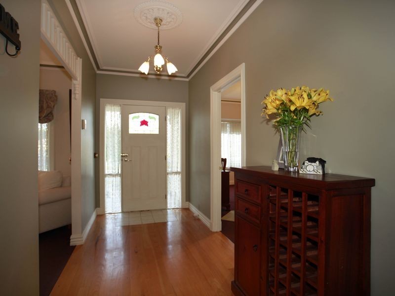 13 Colonial Way, Pakenham VIC 3810