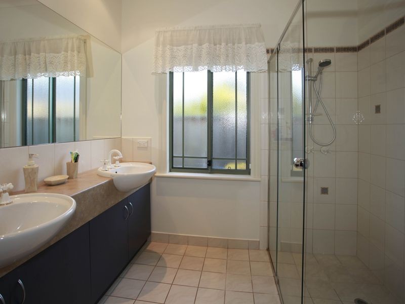 13 Colonial Way, Pakenham VIC 3810