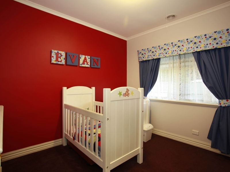 13 Colonial Way, Pakenham VIC 3810