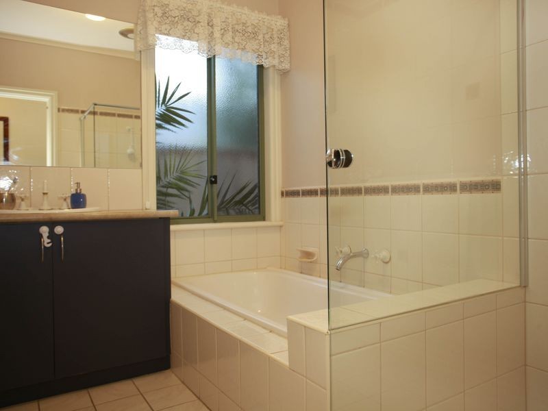 13 Colonial Way, Pakenham VIC 3810