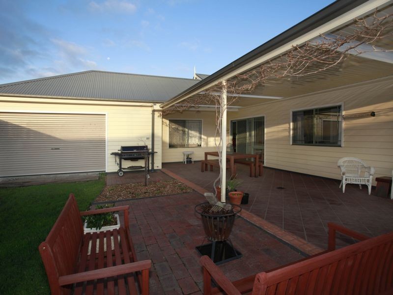 13 Colonial Way, Pakenham VIC 3810