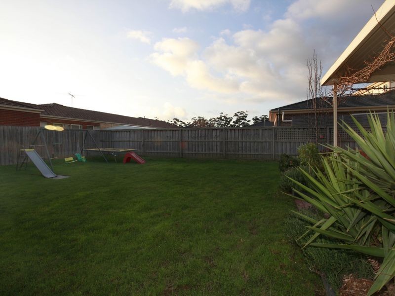 13 Colonial Way, Pakenham VIC 3810