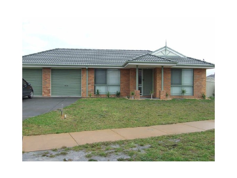 63 Oaklands Way, Pakenham VIC 3810