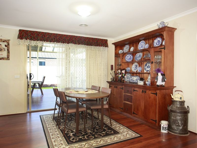 74 Oaklands Way, Pakenham VIC 3810