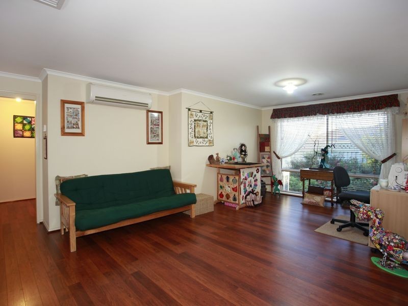 74 Oaklands Way, Pakenham VIC 3810