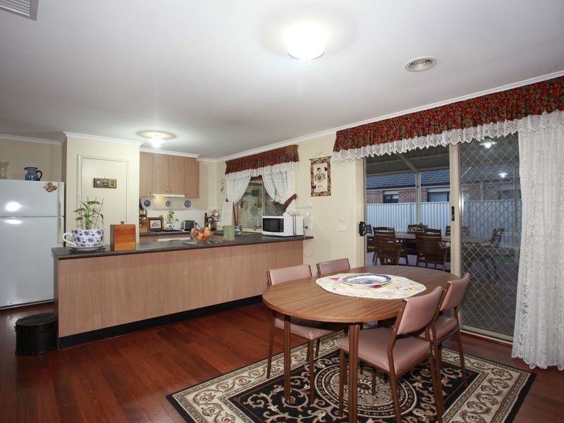 74 Oaklands Way, Pakenham VIC 3810