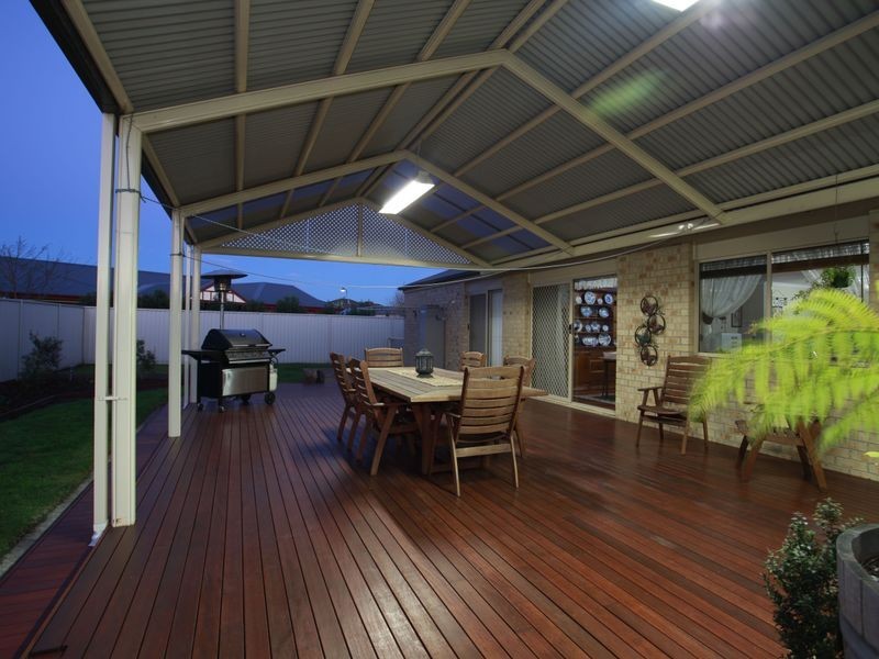 74 Oaklands Way, Pakenham VIC 3810