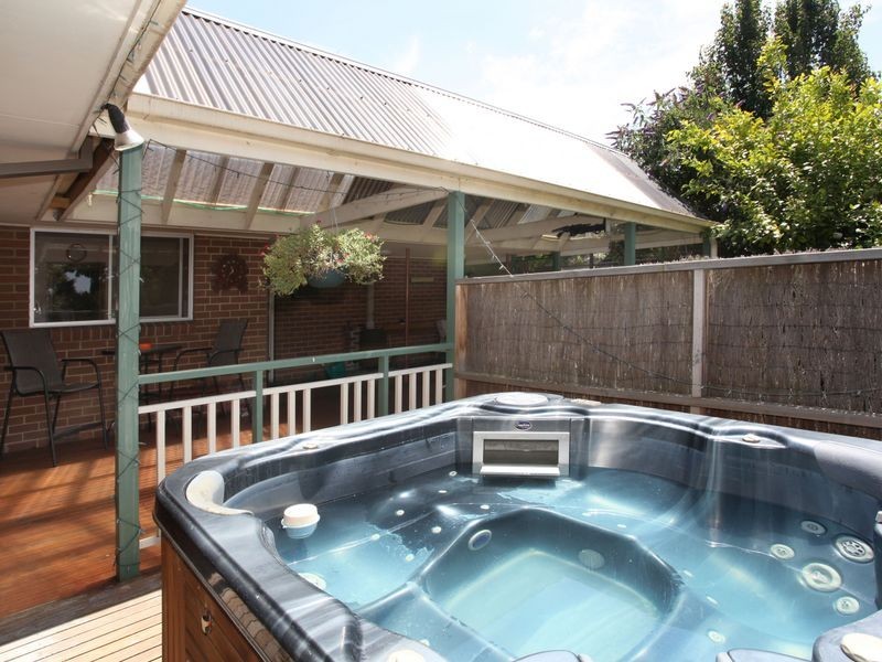 60 Ahern Road, Pakenham VIC 3810