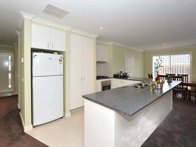 32 Tipperary Circuit, Pakenham VIC 3810