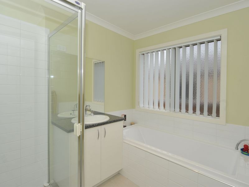 32 Tipperary Circuit, Pakenham VIC 3810