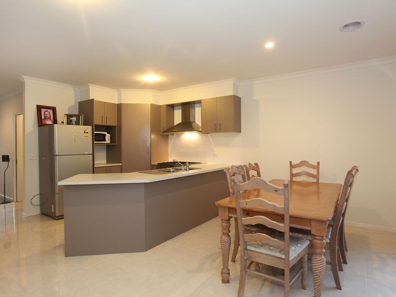 11 Hunter Lane, Pakenham VIC 3810