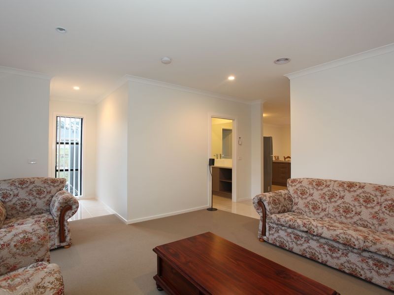 11 Hunter Lane, Pakenham VIC 3810