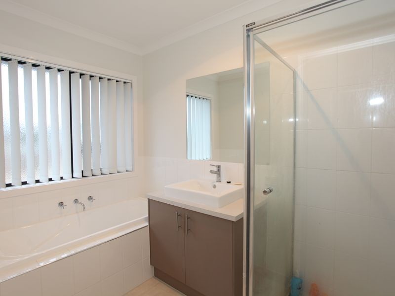 11 Hunter Lane, Pakenham VIC 3810