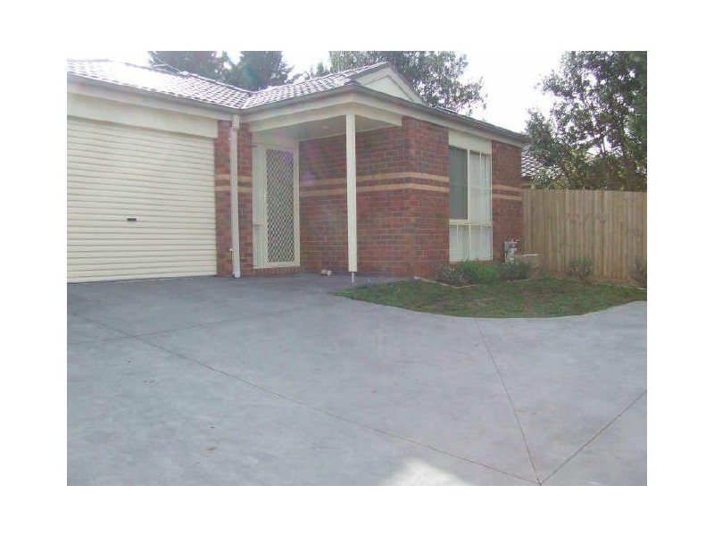 4/12 Renlik Court, Pakenham VIC 3810