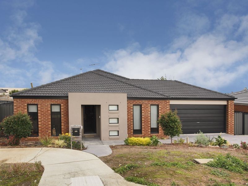 30 Caspian Chase, Pakenham VIC 3810