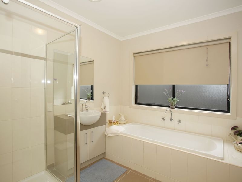 30 Caspian Chase, Pakenham VIC 3810