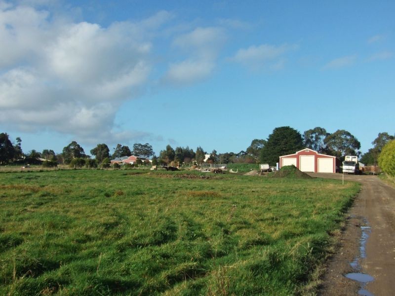 Lot 2/19 Pinehill Drive, Pakenham VIC 3810