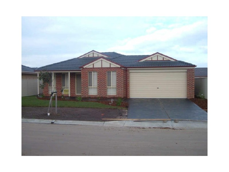 3 Wonboyn Close, Pakenham VIC 3810