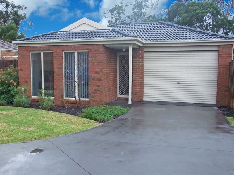4/13 Red Cherry Court, Pakenham VIC 3810