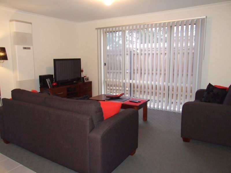 4/13 Red Cherry Court, Pakenham VIC 3810