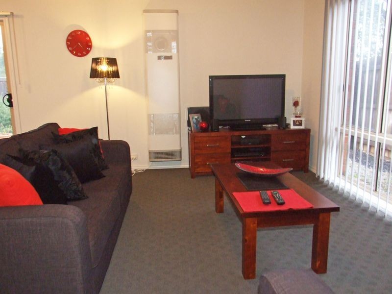 4/13 Red Cherry Court, Pakenham VIC 3810