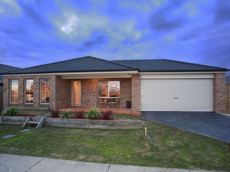 19 Clifford Drive, Pakenham VIC 3810