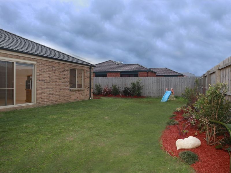 19 Clifford Drive, Pakenham VIC 3810