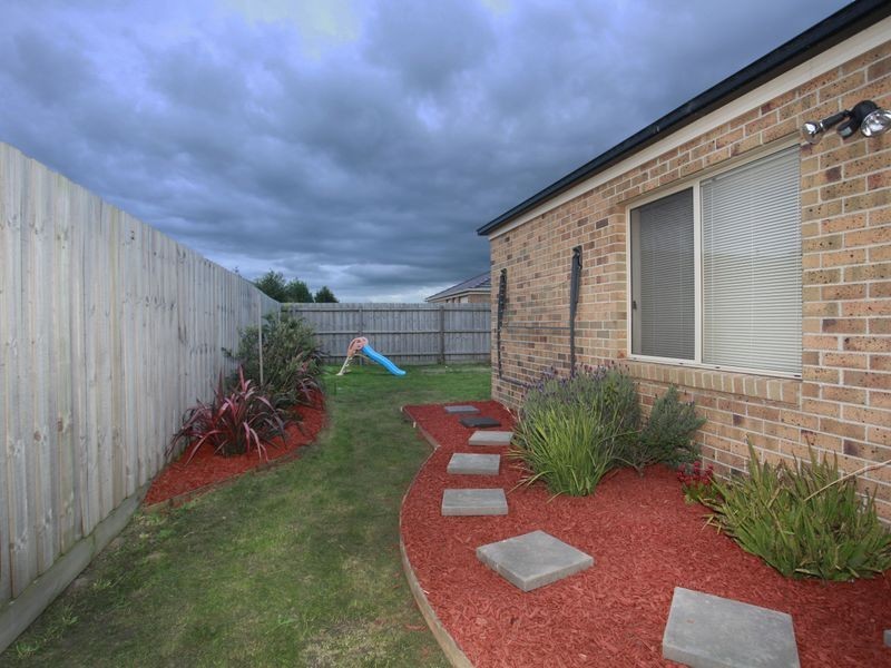 19 Clifford Drive, Pakenham VIC 3810
