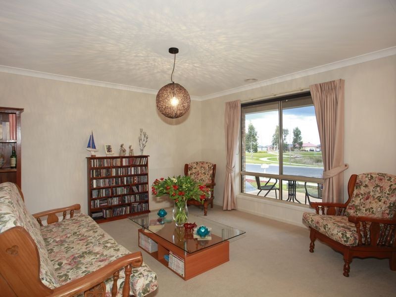 19 Clifford Drive, Pakenham VIC 3810
