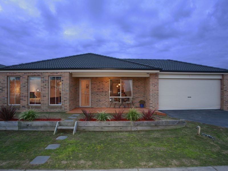 19 Clifford Drive, Pakenham VIC 3810