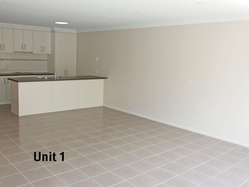 1 & 4/8 Jamieson Court, Pakenham VIC 3810