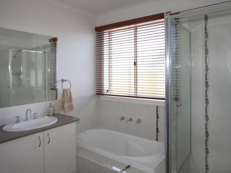 11 Syme Road, Pakenham VIC 3810