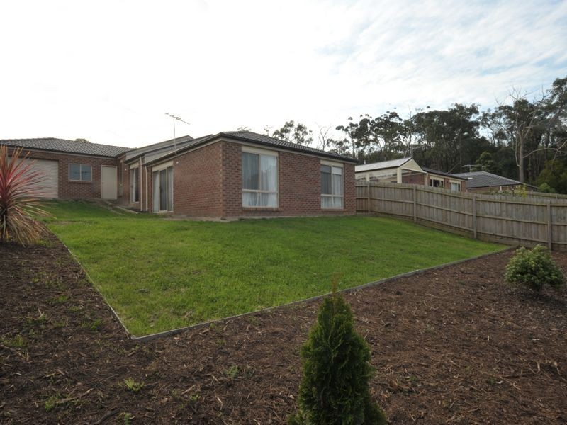 8 Johnsons Place, Pakenham VIC 3810