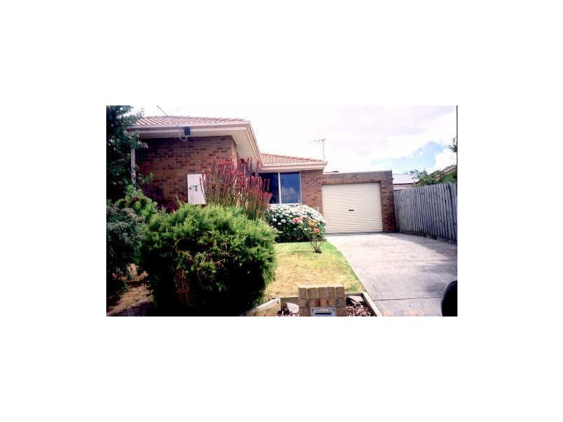 8 Balmoral Way, Pakenham VIC 3810