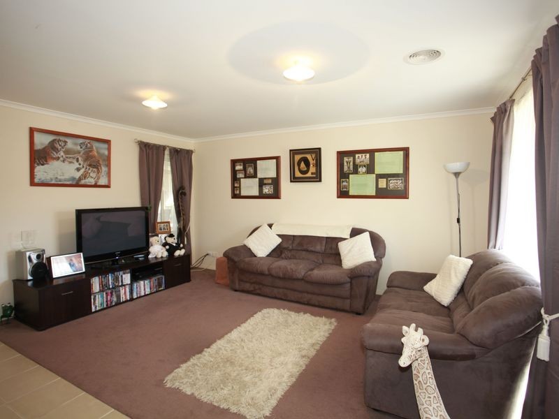 65 Manna Gum Drive, Pakenham VIC 3810