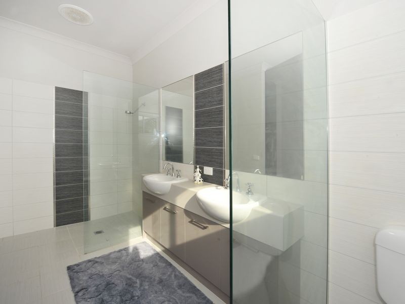 11 Henry Lawson Drive, Pakenham VIC 3810