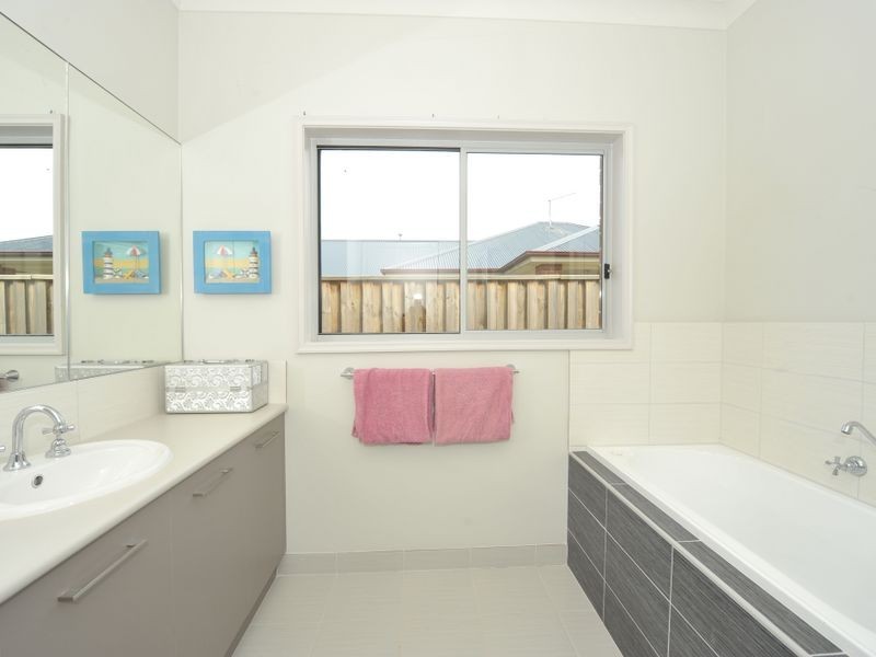 11 Henry Lawson Drive, Pakenham VIC 3810