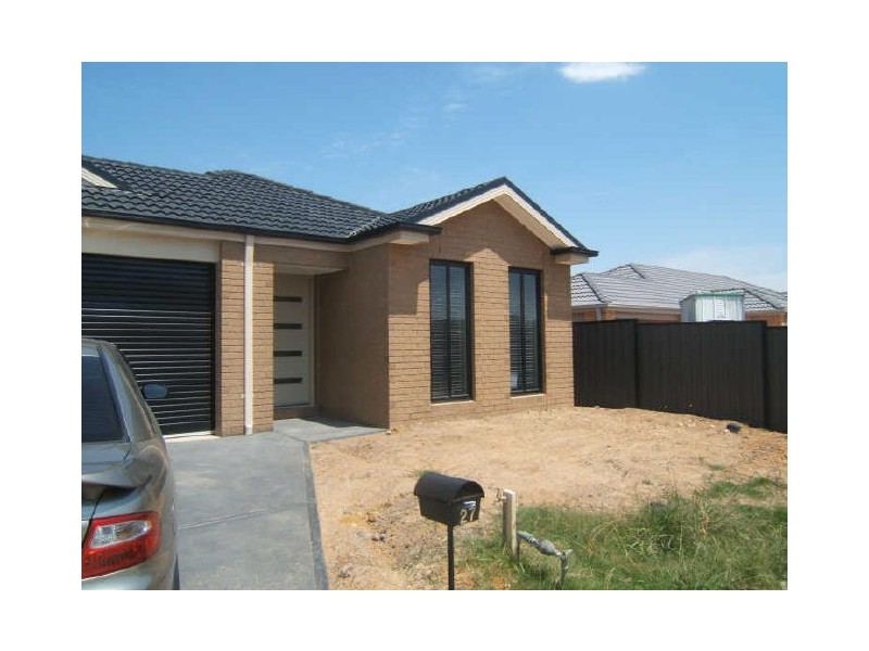 27 Killarney Crescent, Pakenham VIC 3810