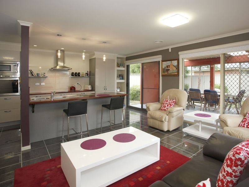 4 Ashwood Grove, Pakenham VIC 3810