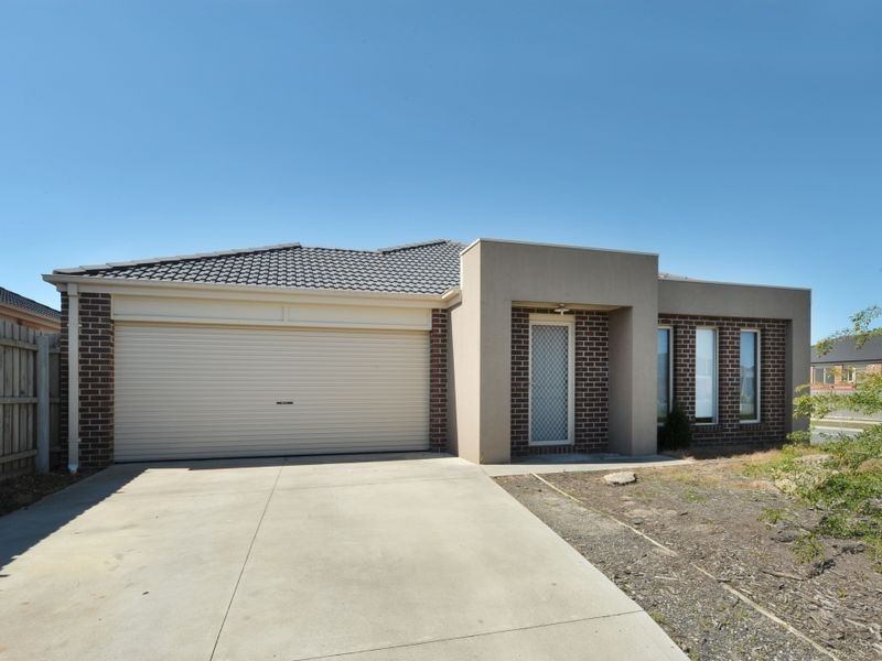 87 Sandalwood Drive, Pakenham VIC 3810