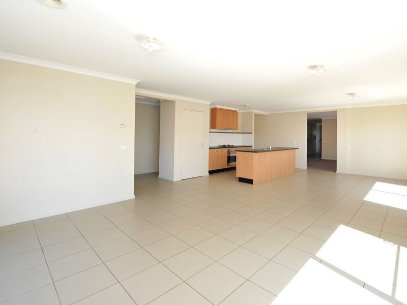 87 Sandalwood Drive, Pakenham VIC 3810