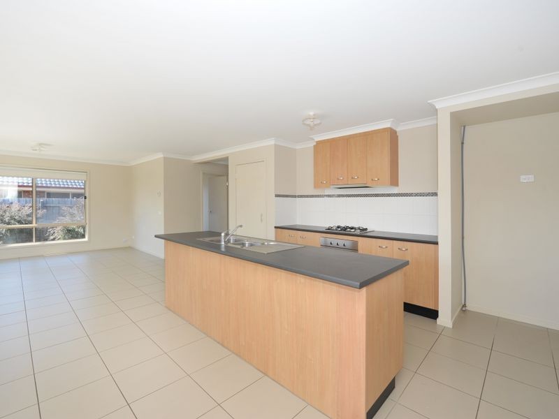 87 Sandalwood Drive, Pakenham VIC 3810