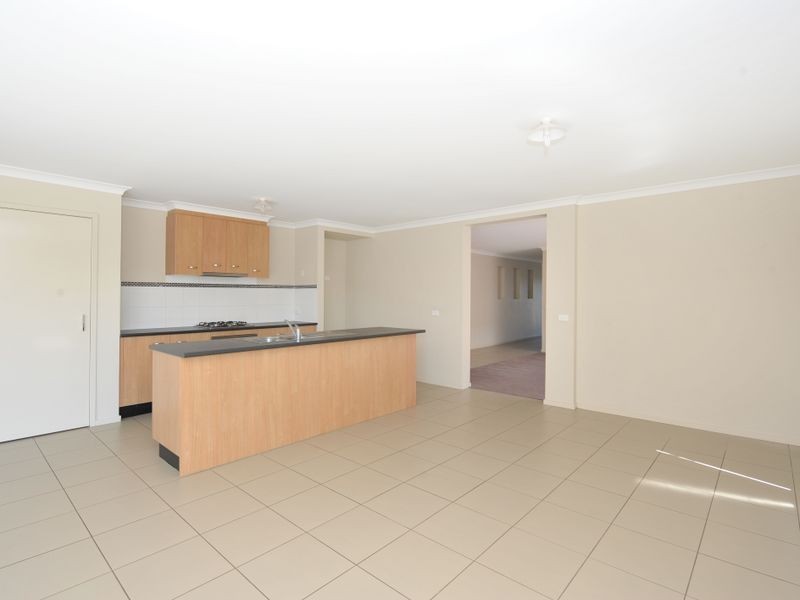 87 Sandalwood Drive, Pakenham VIC 3810