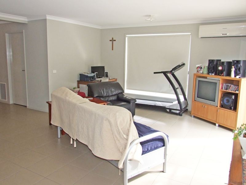 71 Sandalwood Drive, Pakenham VIC 3810