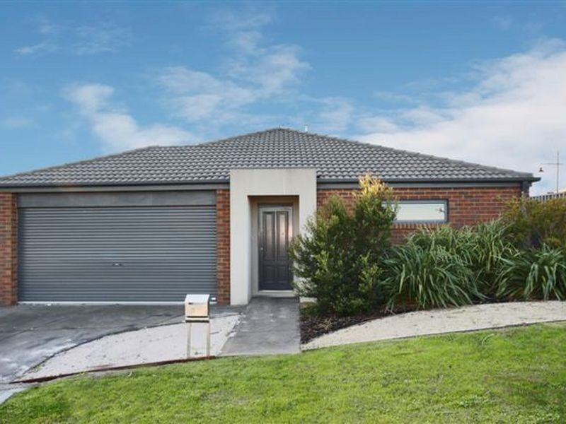 24 Caspian Chase, Pakenham VIC 3810