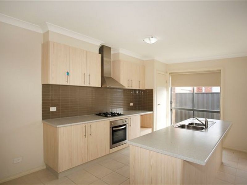 24 Caspian Chase, Pakenham VIC 3810